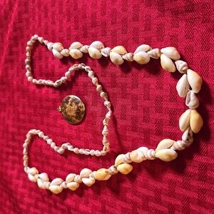 Vintage 70s FIJI Handmade Seashell necklace & Pendant UNISEX (BIN 008)